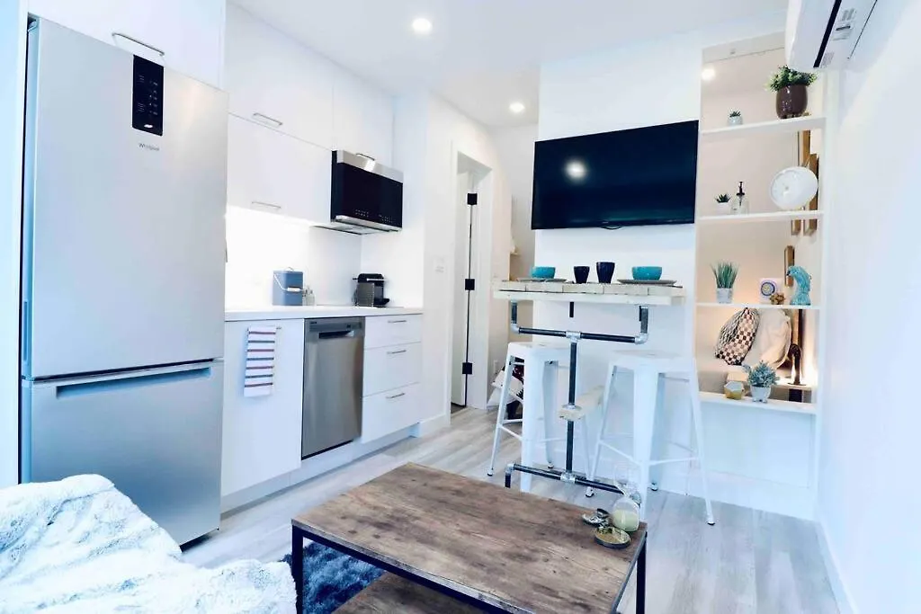 Cozy 1 Bedroom Laneway House Downtown Eastside Toronto 0*,  Canada